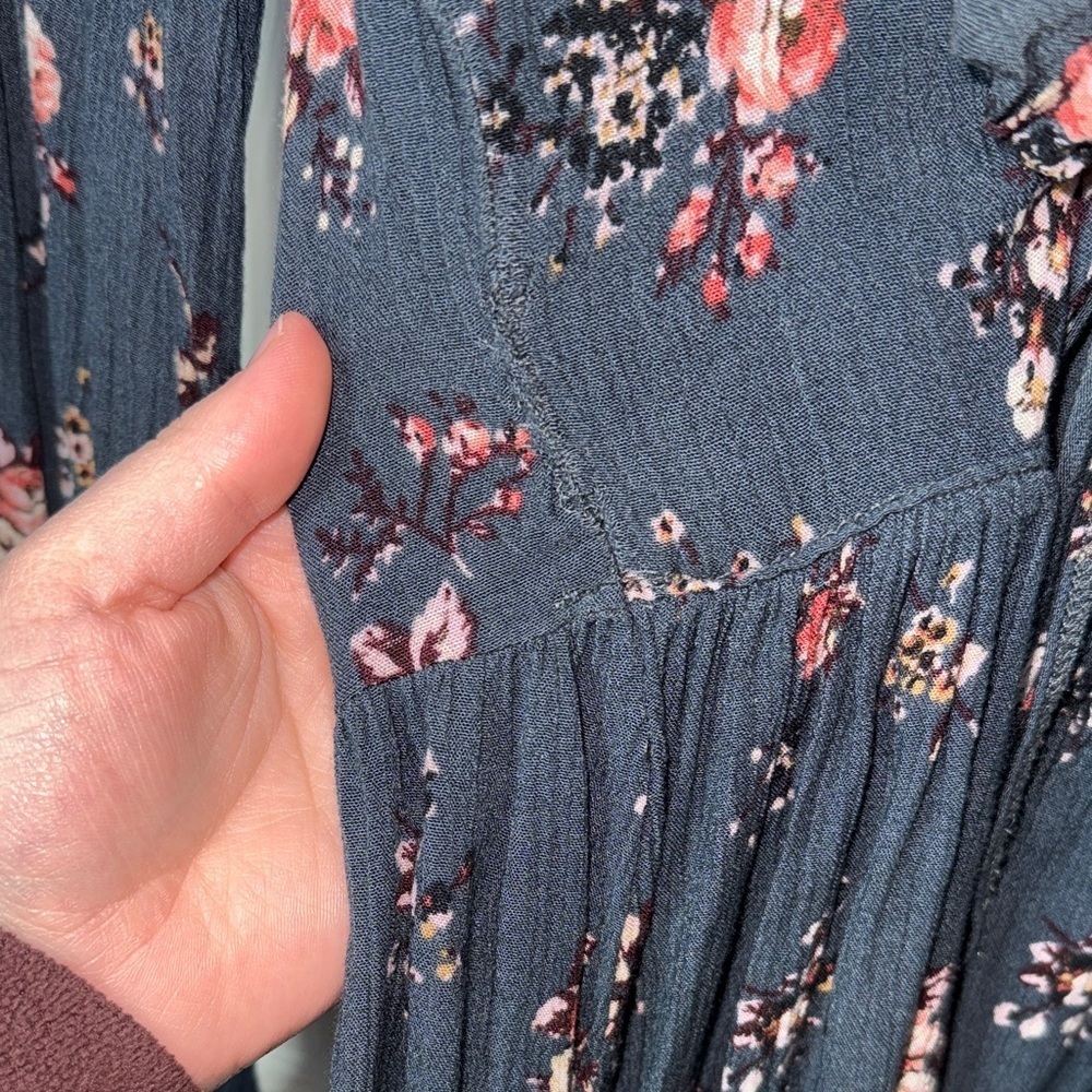 American Eagle Floral Long Sleeve - Picture 6 of 10